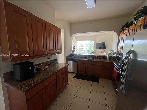 4th image of 3500 Oaks Clubhouse Dr APT 211
