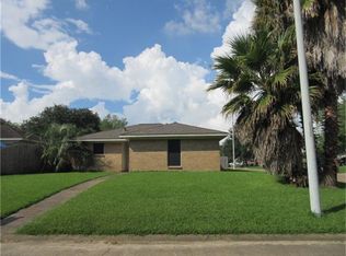 4802 Redfish Reef St, Bacliff, TX 77518