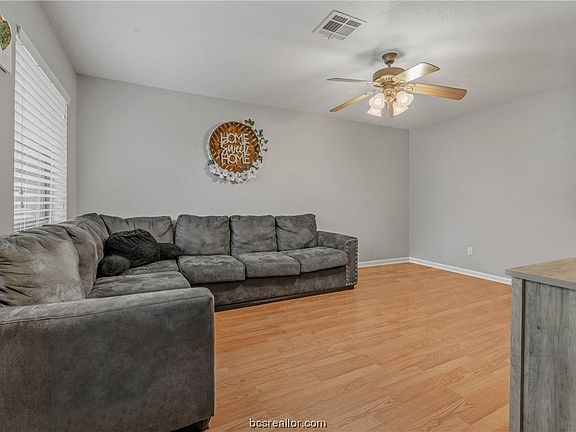 5th image of 2807 Wildflower Dr APT 27