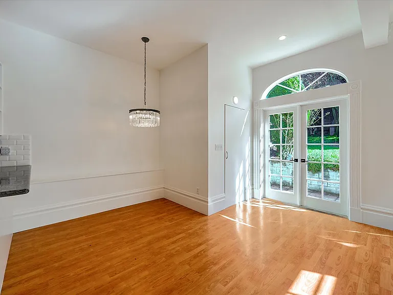 525 Liberty St — Photo 18