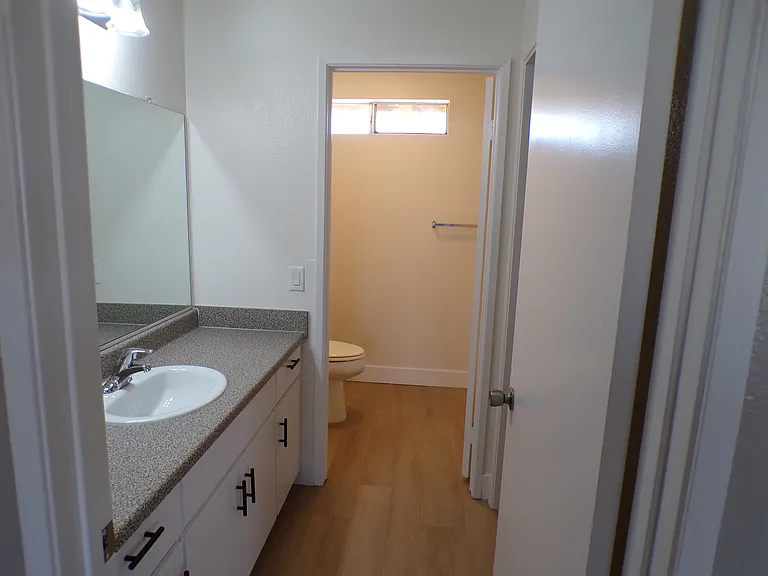 Hesperia Regency Apartments — Photo 46