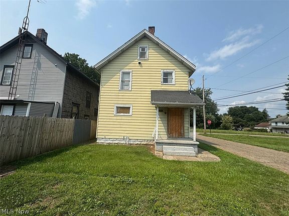 3rd image of 1958 4th St NE
