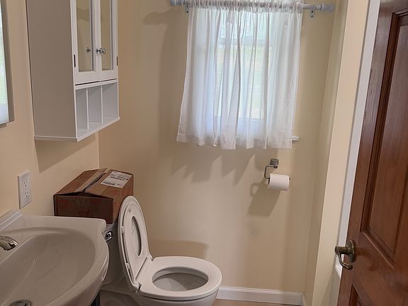 5th image of 40 Meadowbrook Rd