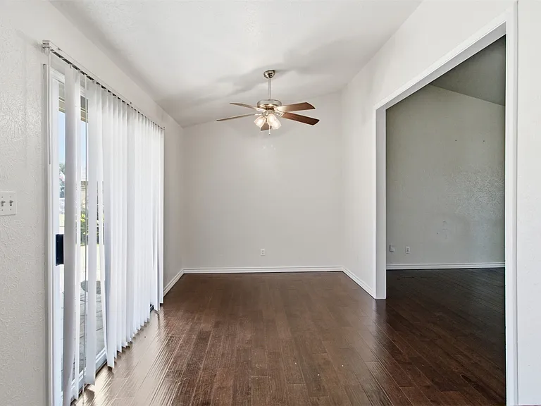 3709 Yaupon Dr — Photo 8