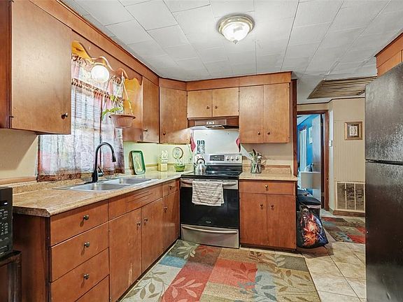 5th image of 36825 Roberts Rd