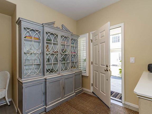 4th image of 561 Shoal Cir