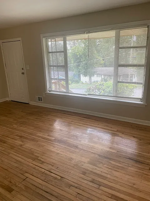 3 bed, 1285 sqft, $1,950 — Photo 2
