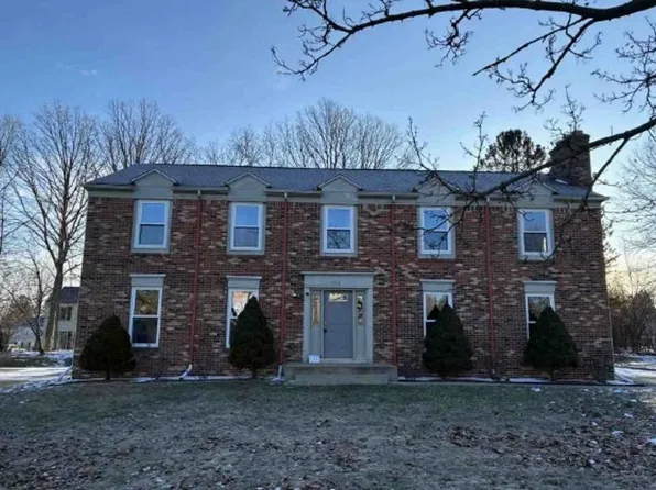 5717 Greenbriar Dr, West Bloomfield, MI 48322