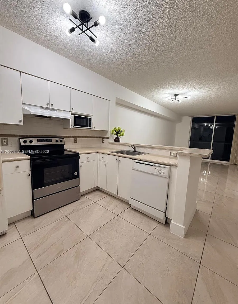 Blue Lagoon Condo — Photo 2