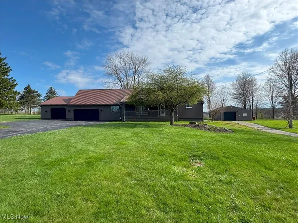 4175 Middletown Rd E, New Middletown, OH 44442