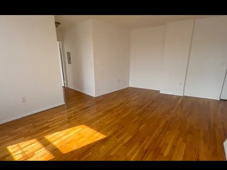 1310 Sheridan Ave — Photo 2