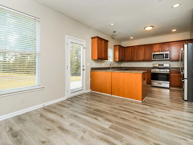 340 Darbys Run Ct — Photo 9