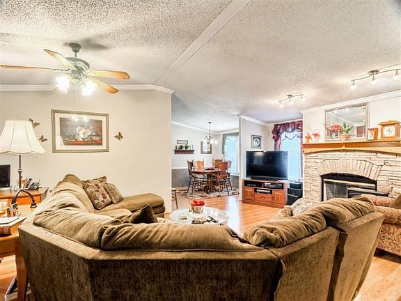 4th image of 24600 Oak Hollow Blvd