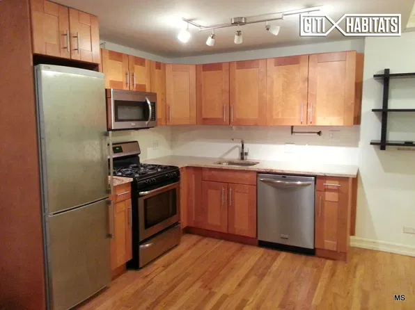 305-313 W 18th St #1C, New York, NY 10011
