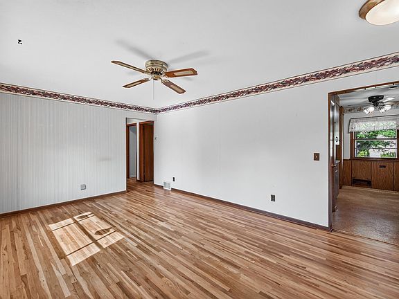 4th image of 10417 7th St NE