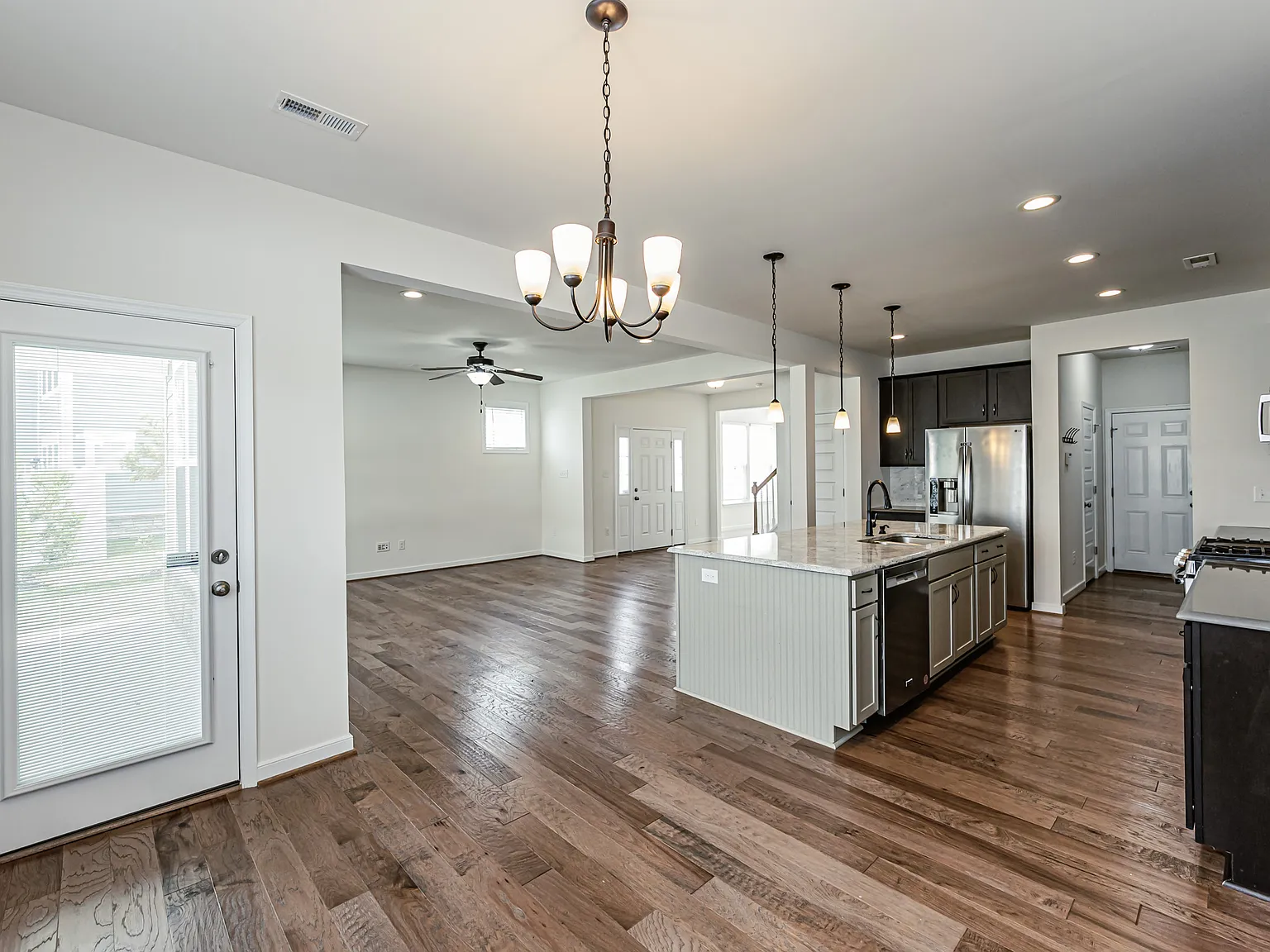 3 bed, 2.5 bath, 2152 sqft, $3,050 — Photo 4