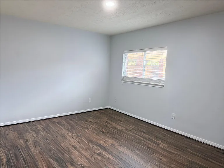 11308 Madison Ct — Photo 8