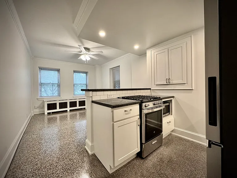 Marshall Hall Apartments — Photo 1