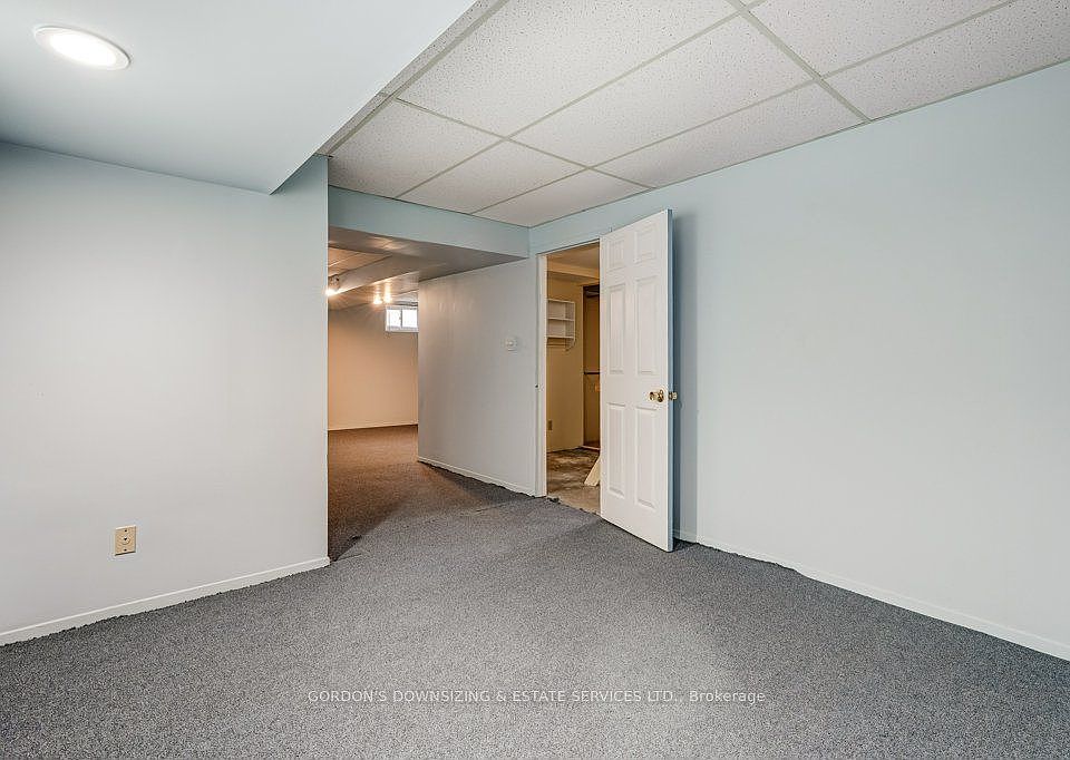 36th image of 20 Gardens Cres