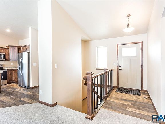 2nd image of 833 N Anthem Dr