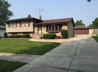 9418 Arthur St, Crown Point, IN 46307