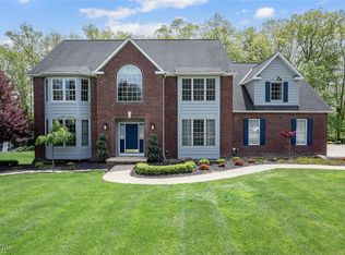2901 Crystalwood Dr, Broadview Heights, OH