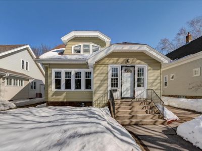 2128 N 69th St, Wauwatosa, WI, 53213