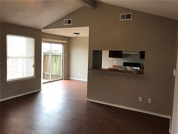3rd image of 1220/1222 Orchard Park Cir