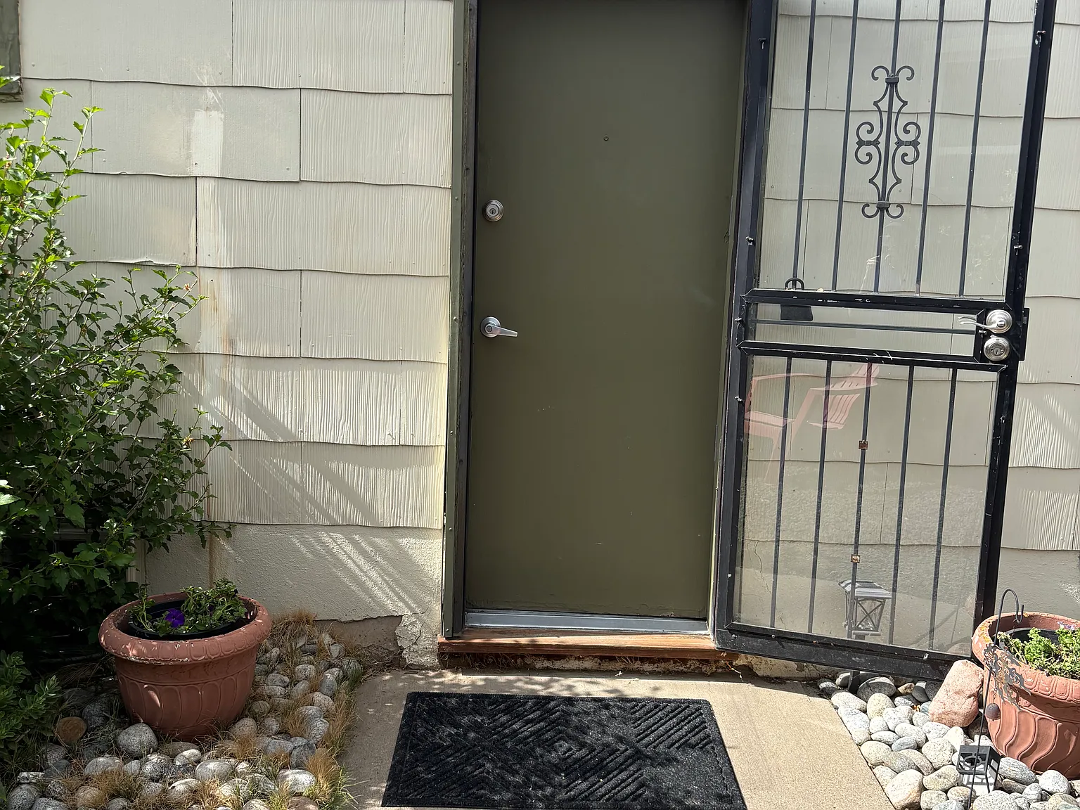 1688 S Steele St — Photo 4