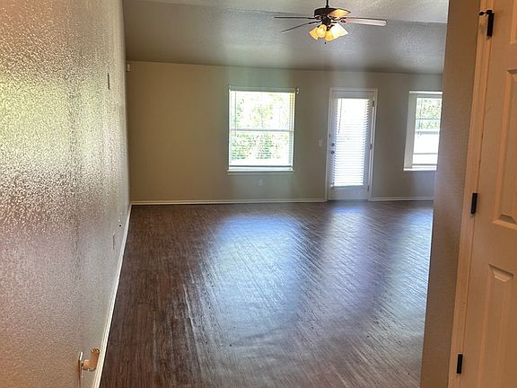 4th image of 9312 Peachtree Ln