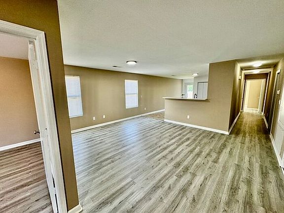 4th image of 226 Valleyside Dr NE