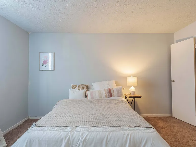 High Park Apartments — Photo 6