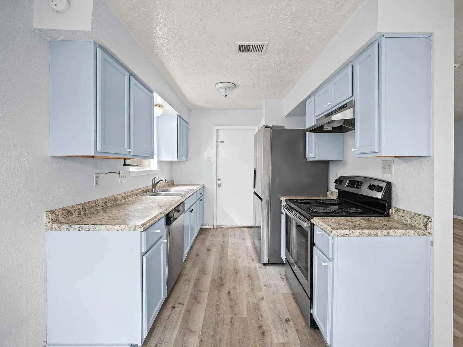 3 bed, 2.0 bath, 1214 sqft, $1,600 — Photo 4