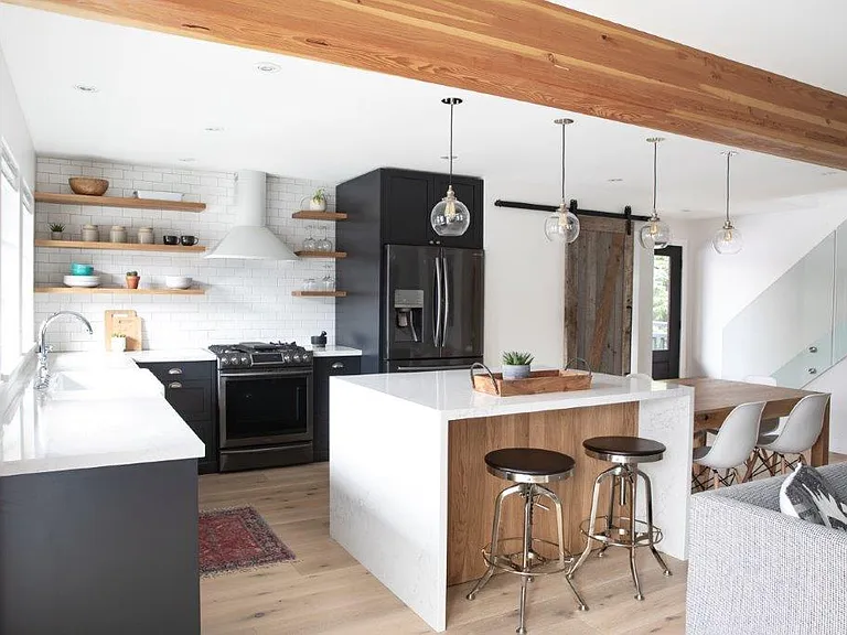 2207 Aspen Dr — Photo 1