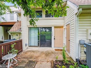 1059 Warwick Ct, Sterling, VA 20164