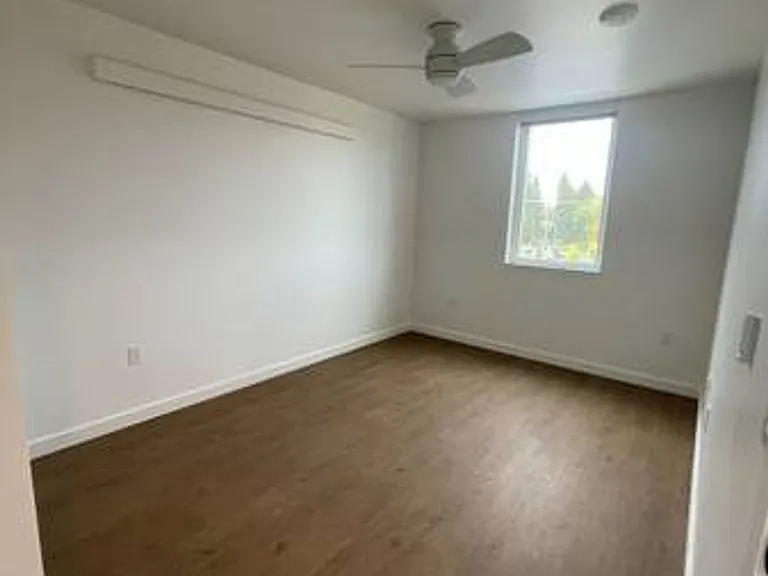 5560 NE 42nd Ave — Photo 9
