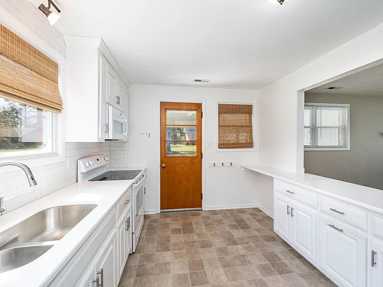 201 Stuttaford Dr — Photo 11