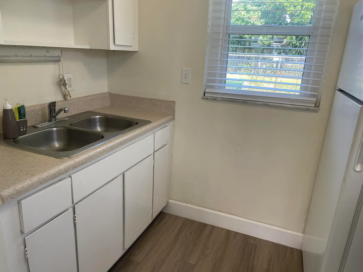 1150 W Blue Heron Blvd — Photo 4