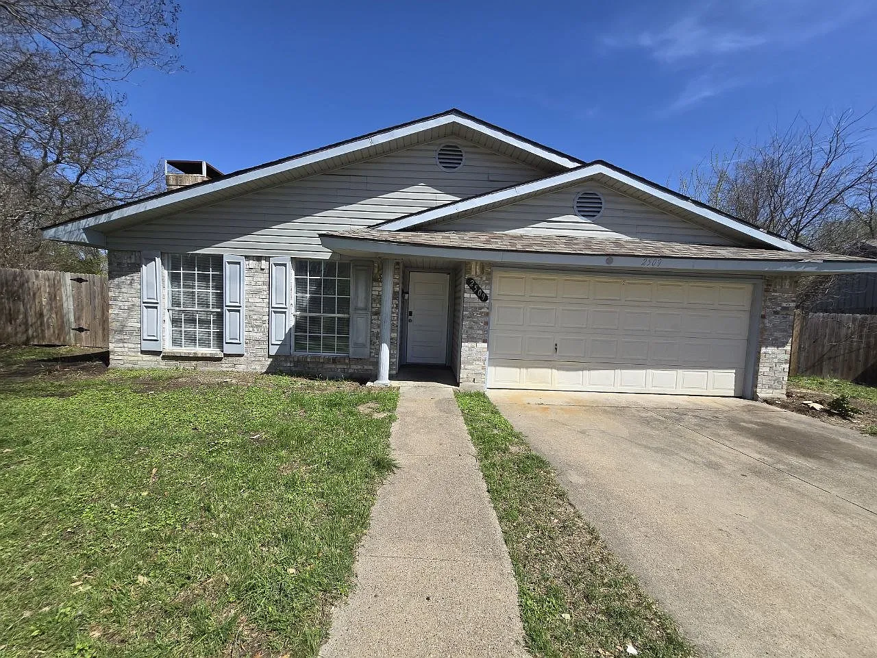3 bed, 1562 sqft, $1,995 — Photo 1