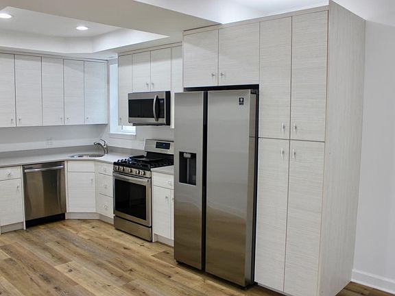 3rd image of 4042 N Kolmar Ave #1