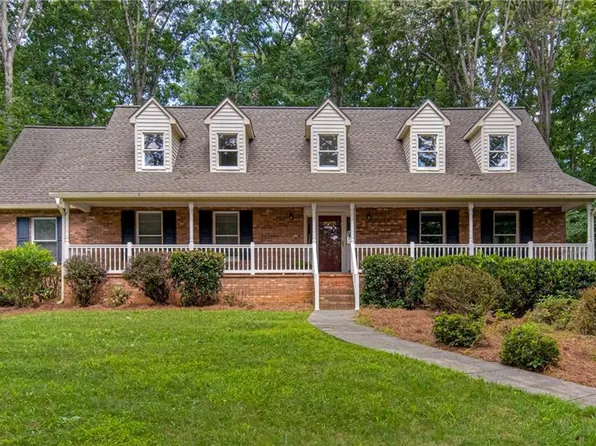 2305 Teapot Ct, Winston Salem, NC 27106