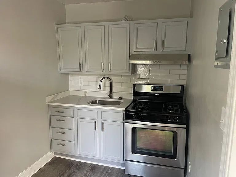 1178 Morse St NE — Photo 12
