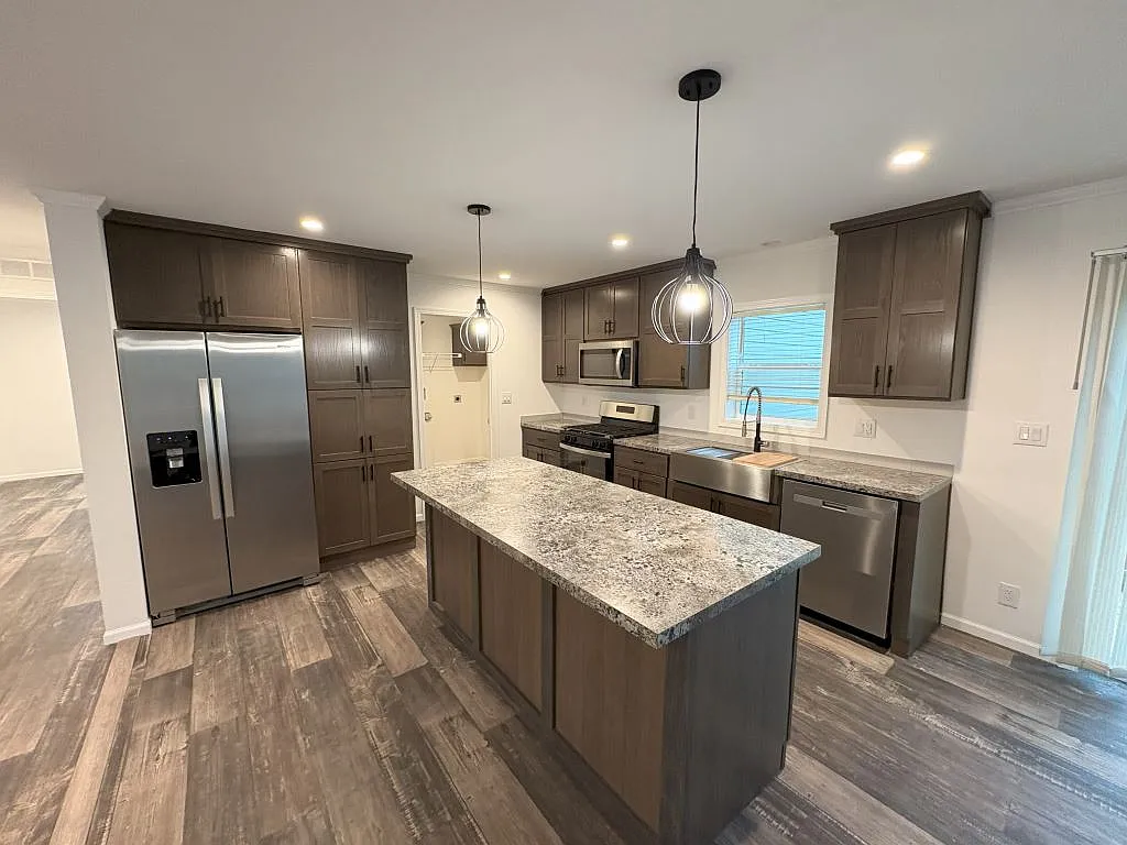 3 bed, 2.0 bath, 1460 sqft, $2,300 — Photo 3