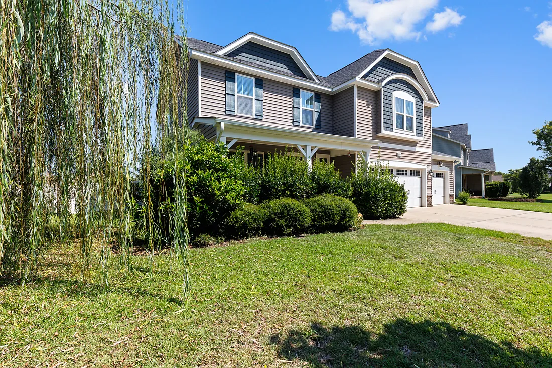 4 bed, 2.5 bath, 2289 sqft, $2,300 — Photo 4