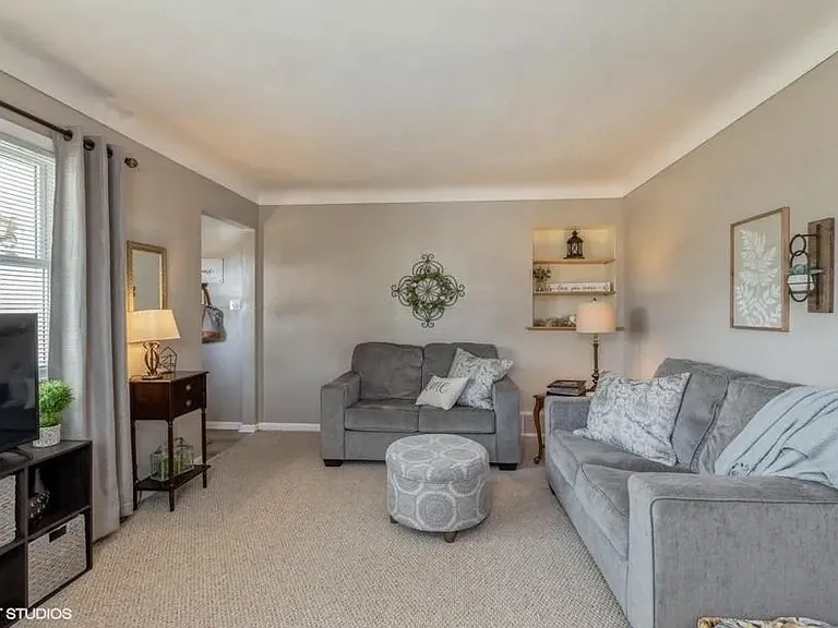 2919 Russell Dr NE — Photo 2