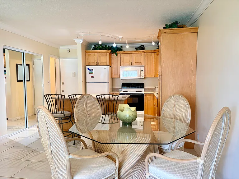 1560 McKinley St #115W — Photo 6