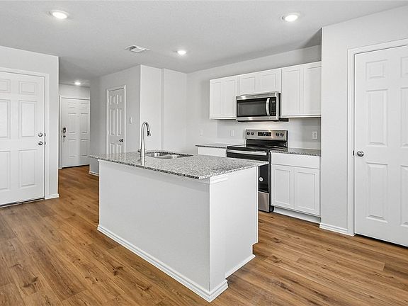 3rd image of 1326 Newey Cir