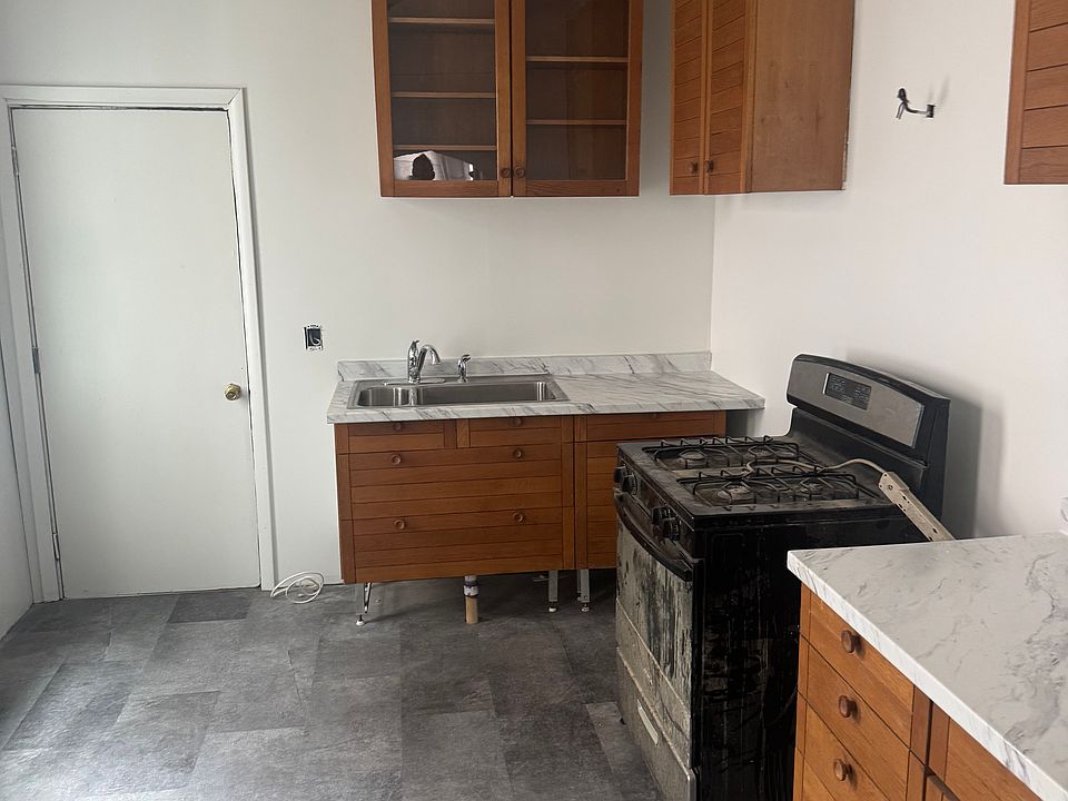 2nd image of 530 E Main St