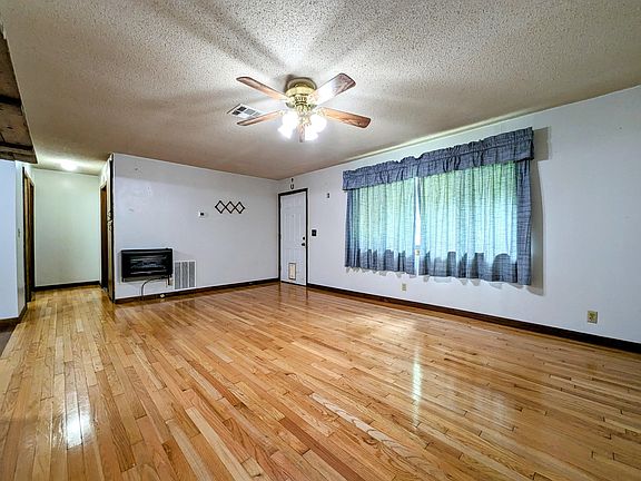 2nd image of 218 Wren Ln