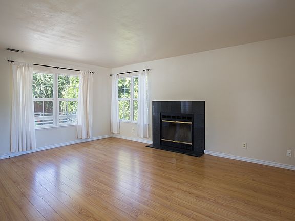 4th image of 1360 Cora Ln